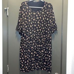 Plus size boohoo US 22 black mini dress with floral print